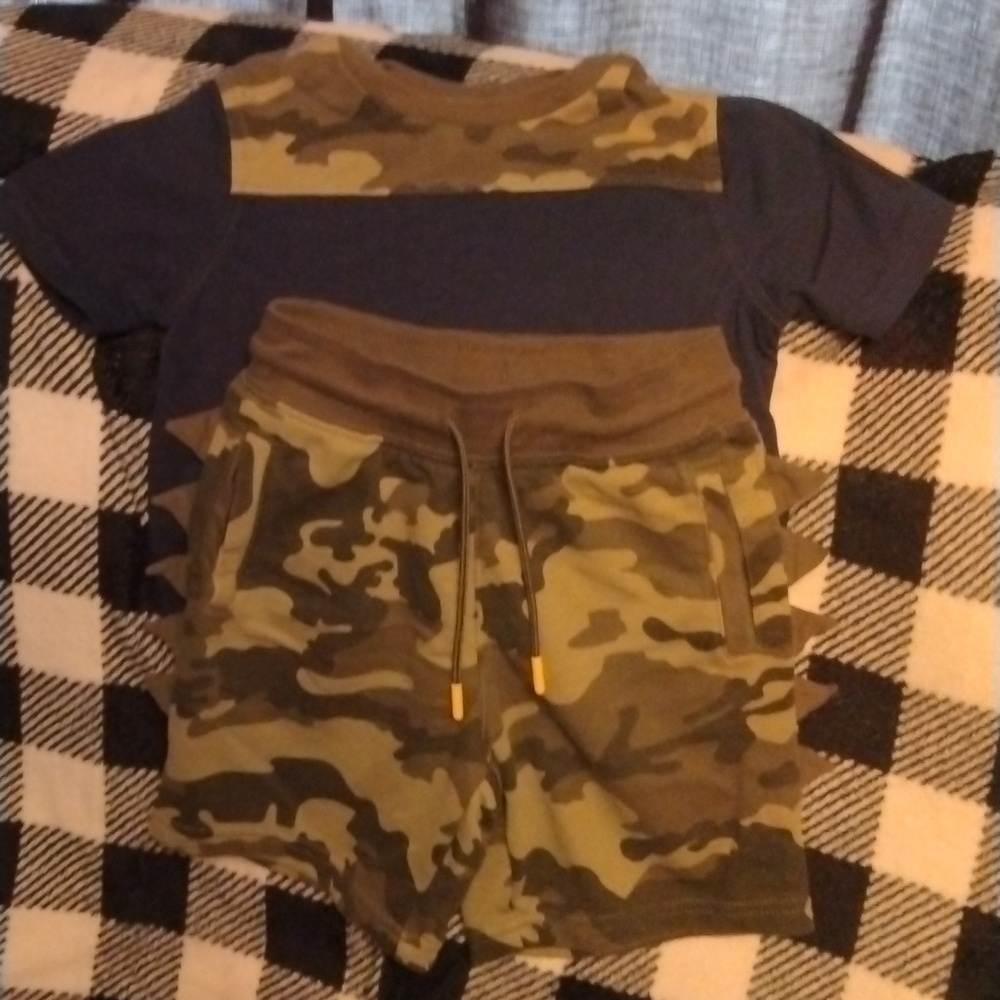 💚💙BOYS 365KIDS FROM GARANIMALS CAMO/NAVY BLUE SHORT SLEEVE SHORT SET💚💙